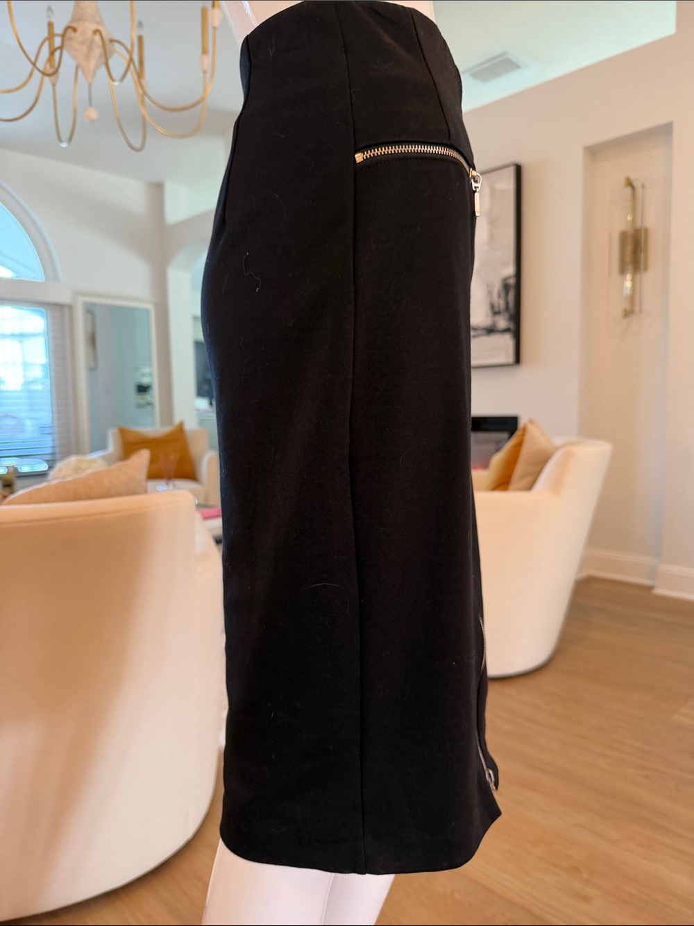 Jennifer Lopez Black Pencil Skirt with Front Zip Detail - Picture 4 of 7